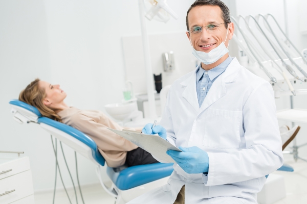 Cracked Or Lost Fillings? When To See An Emergency Dentist