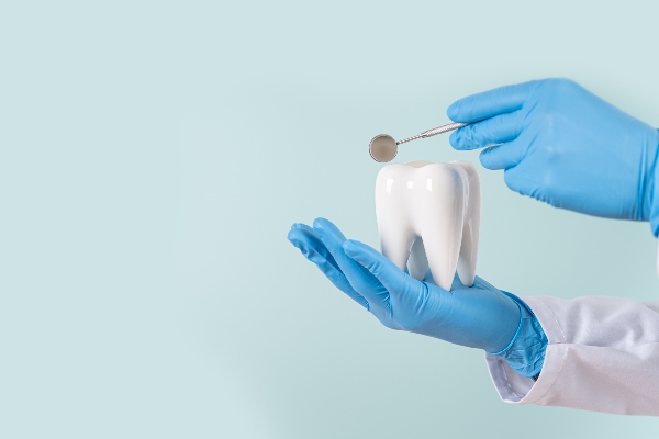 How An Emergency Dentist Can Help Save A Tooth