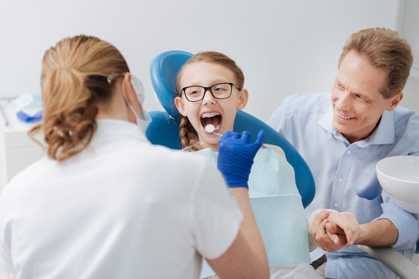 How A Family Dentist Can Help With Early Orthodontic Evaluation